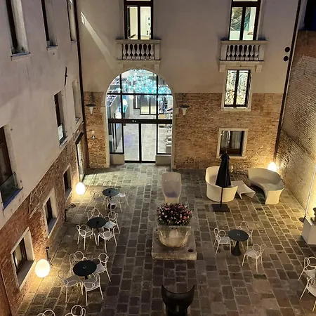 Aquarius - Ascend Collection Venedig
