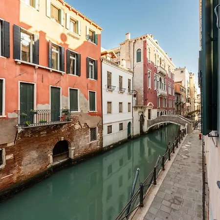 Castello 6386 Canal View Apartment