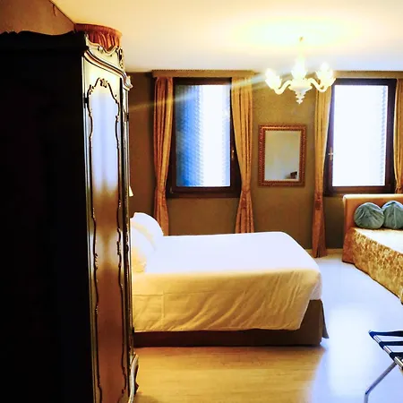 Hotel H O T E L S A N G A L L O L Venice