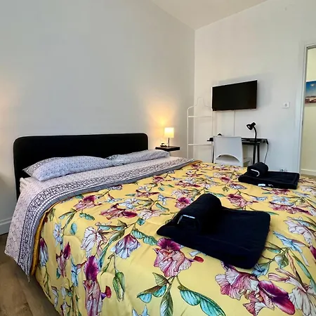 Gabriel House - Parking And Station Apartment *