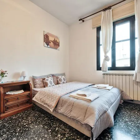 Easy Old Apartment Venice