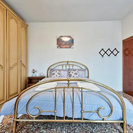 Easy Old Apartment Venice