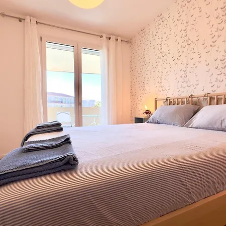 20 Min Modern With Terrace Apartment