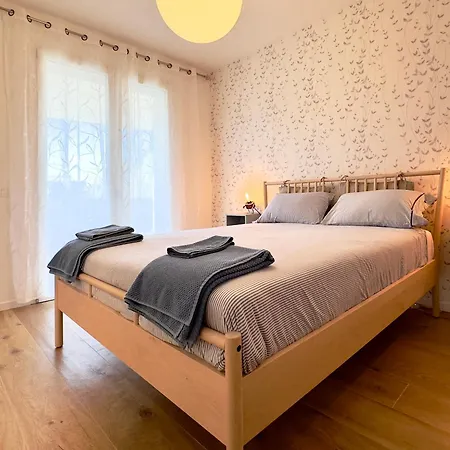 20 Min Modern With Terrace Apartment