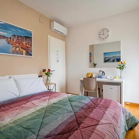 Venice Friends Bed & Breakfast Mestre