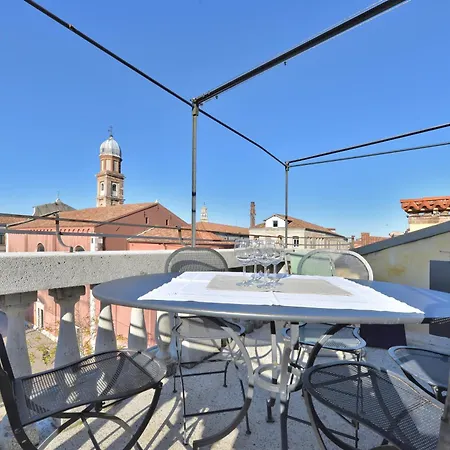 Homes & Holidays Apartment