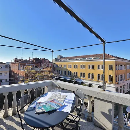 Homes & Holidays Apartment *