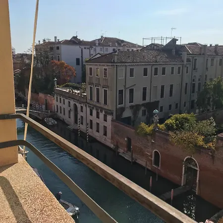 Homes & Holidays Venice