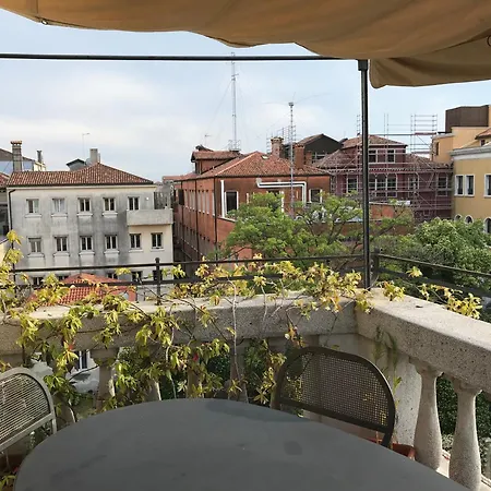 Homes & Holidays Apartment