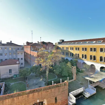 Apartment Homes & Holidays