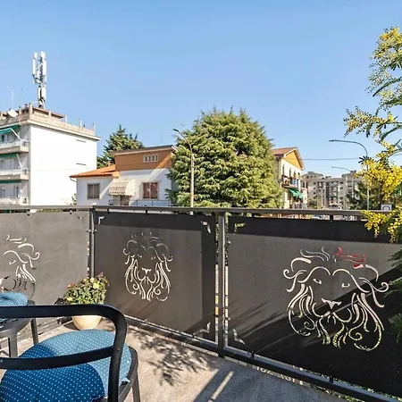Stylish House Near With Parking *