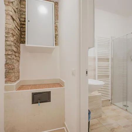 Rialto 707 Bed & Breakfast 2*