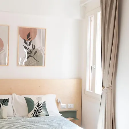 Hinc Domus - Historical Center Guest house *