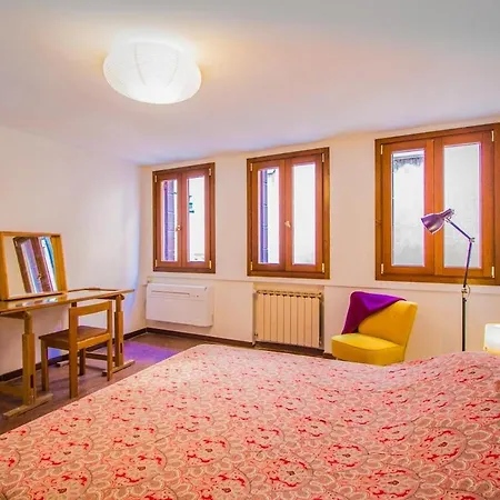 Appartement La Casa Ai Frari - Su Tre Livelli - Centro *