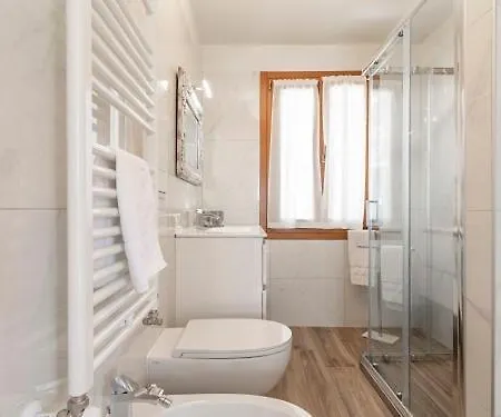Grifoni Boutique Hotel *