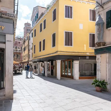 Grifoni Boutique Hotel *