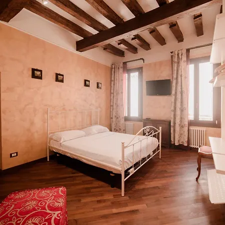 Apartment Rosso Veneziano