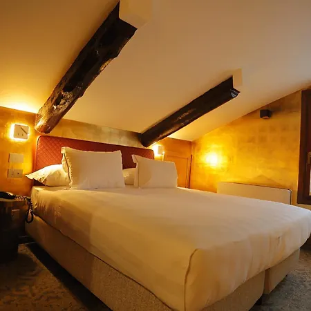 Ai Due Fanali Adults Only 3*