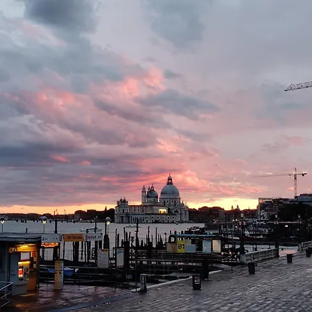 Lägenhet Con Terrazza Ed Accogliente *