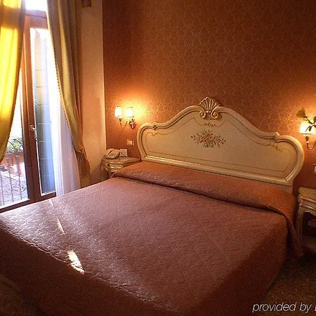 Apostoli Palace Bed & Breakfast 3*