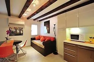 Creme Caramel Apartment