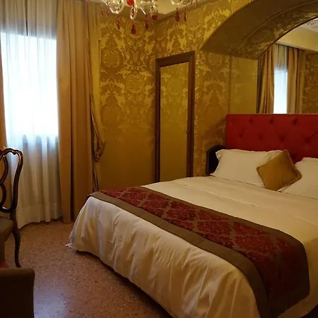 Hotel Pesaro Palace