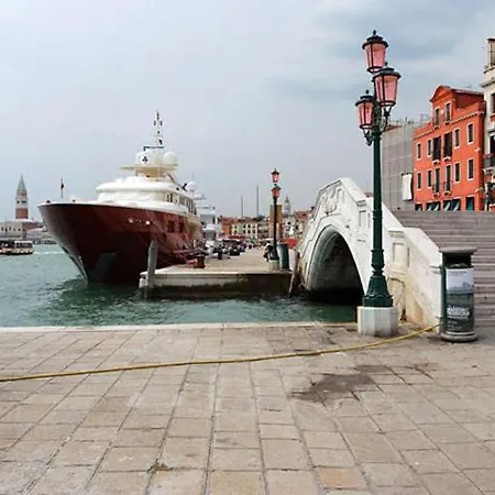 La Rosa Dei Venti Bed & Breakfast 2*