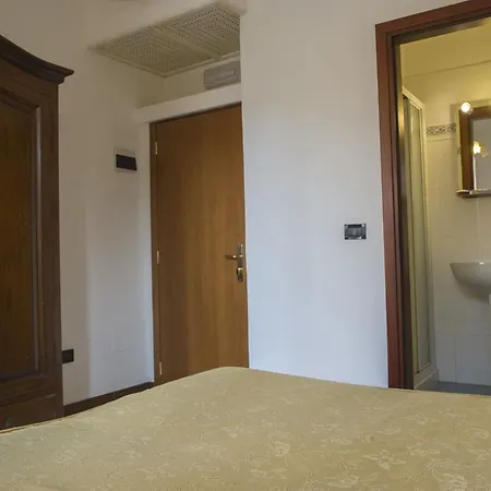 Hotel Iris