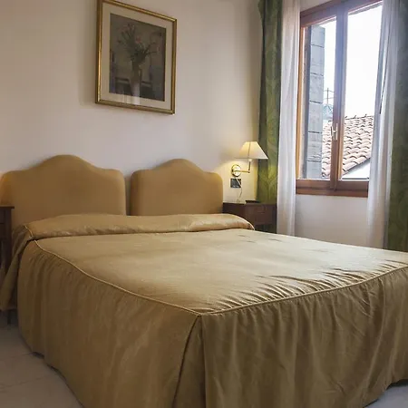 Hotel Iris 2*