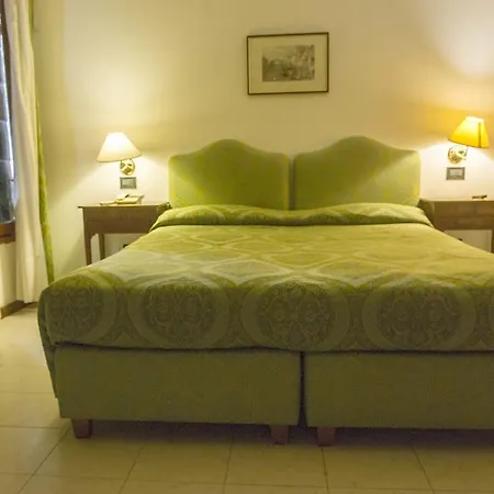 Hotel Iris 2*