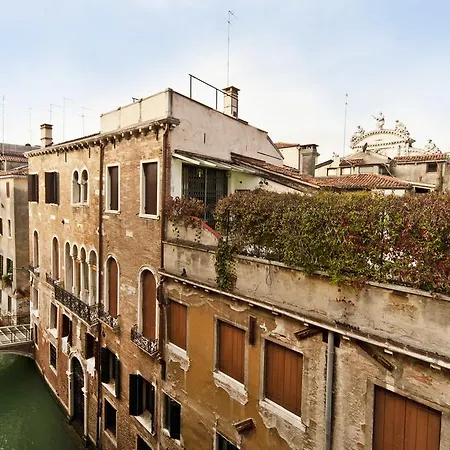 Palazzo San Marco: Historic With Lift Apartment