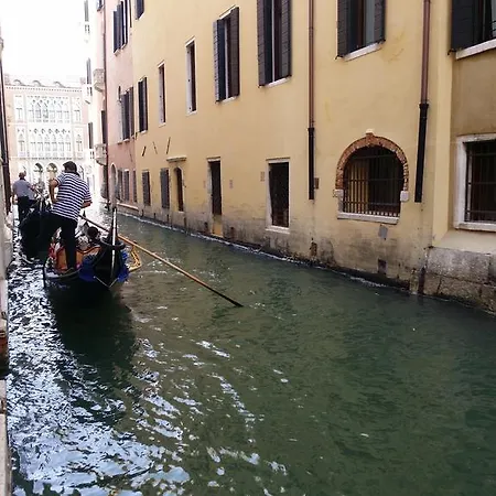Palazzo San Marco: Historic With Lift Apartment *