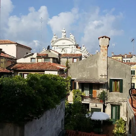 Palazzo San Marco: Historic With Lift Apartment *