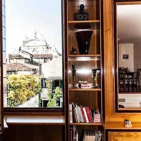 Palazzo San Marco: Historic With Lift Apartment *