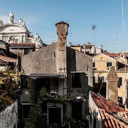 Palazzo San Marco: Historic With Lift Apartment Venice