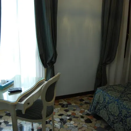 Alloggi Santa Sofia Venedik