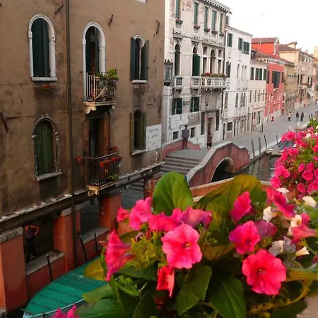 At Leonard Venedig