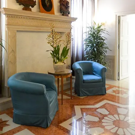 Hotel Santa Chiara 4*