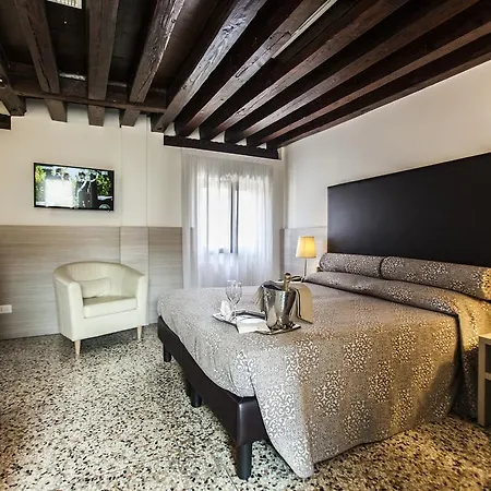 Bed & Breakfast Foresteria Levi 2*