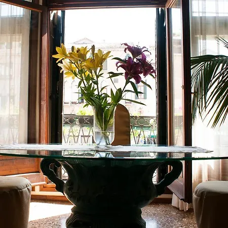 Bed & Breakfast Luxury San Firmino Canal View Venetië