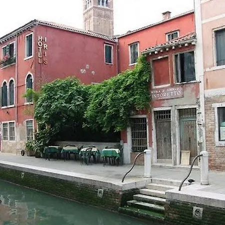 Iris Hotel
