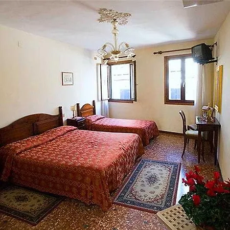 Tivoli Hotel