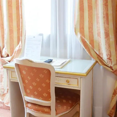 Hotel Ambassador Tre Rose
