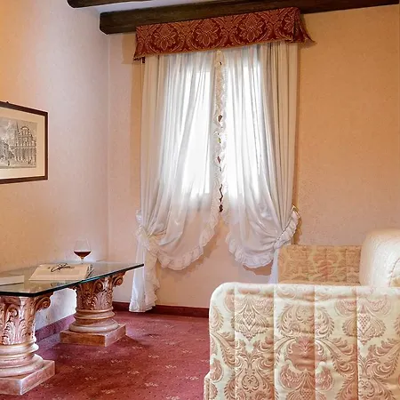 Hotel Ambassador Tre Rose Benátky