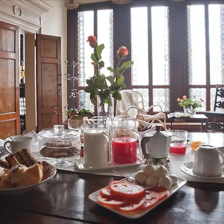La Porta D'oriente Couette-café 2*