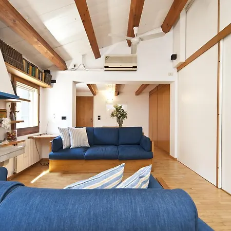 Samoro Jacuzzi Apartment