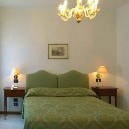 Iris Hotel