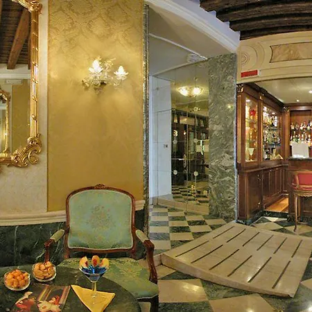 Nh Santa Lucia Hotel