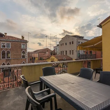 - San Marco Apartment *