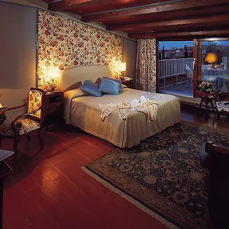 Hotel Santa Chiara 4*